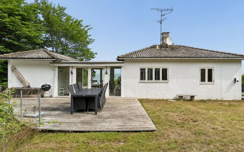 Ensio - 150M from the Sea: Bygning, Vindue, Hus, Tag, Hjem, Dør, Boligområde, Sommerhus, Land Lot, Estate