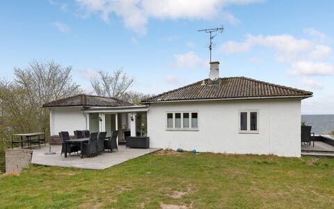 Ensio - 150M from the Sea: Himmel, Bygning, Vindue, Tag, Hus, Hjem, Boligområde, Sommerhus, Arkitektur, Land Lot