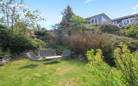 Ullamaj - 30M from the Sea: Træ, Hus, Sommerhus, Hjem, Tag, Landdistrikt, Sidespor, Bjælkehytte, Garden Bygninger, Hårdttræ