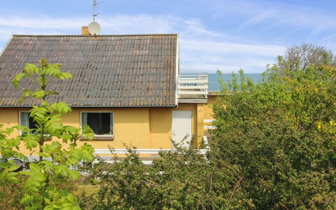 Alija - 50M from the Sea: Træ, Hus, Sommerhus, Hjem, Tag, Landdistrikt, Sidespor, Bjælkehytte, Garden Bygninger, Hårdttræ