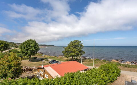 Alija - 50M from the Sea: Træ, Hus, Sommerhus, Hjem, Tag, Landdistrikt, Sidespor, Bjælkehytte, Garden Bygninger, Hårdttræ