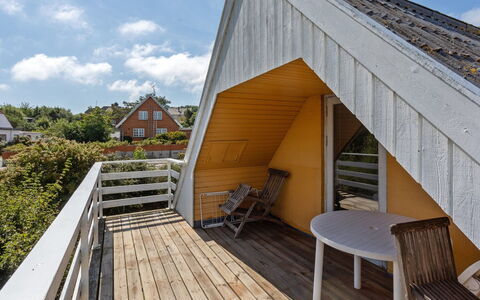Alija - 50M from the Sea: Træ, Hus, Sommerhus, Hjem, Tag, Landdistrikt, Sidespor, Bjælkehytte, Garden Bygninger, Hårdttræ