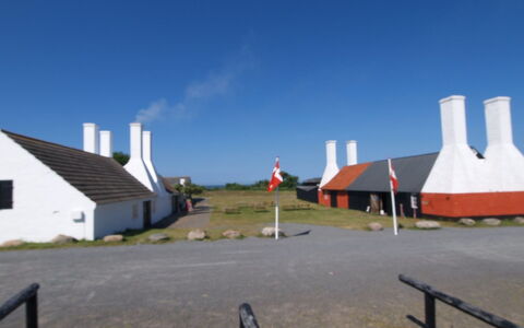 Frigg - 10M from the Sea: Træ, Hus, Sommerhus, Hjem, Tag, Landdistrikt, Sidespor, Bjælkehytte, Garden Bygninger, Hårdttræ