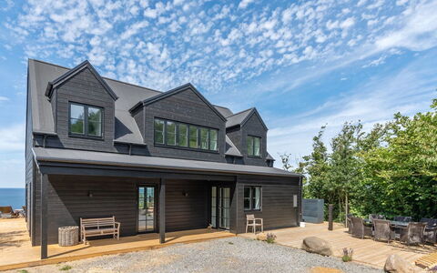 Thormoth - 200M from the Sea: Møbel, Indretning, Stol, Gulvbelægning, Bord, Udvej, Etage, Loft, Værelse, Eco Hotel