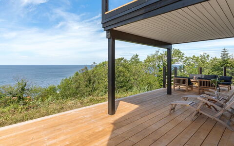 Thormoth - 200M from the Sea: Møbel, Indretning, Stol, Gulvbelægning, Bord, Udvej, Etage, Loft, Værelse, Eco Hotel
