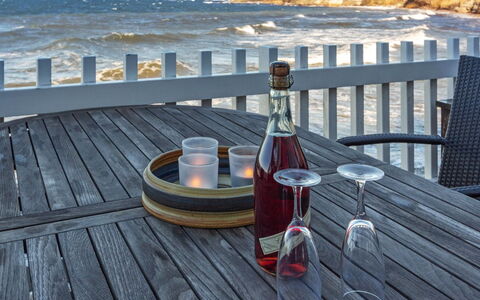 Halldora - 10M from the Sea: Møbel, Hav, Bord, Kyst, Sky, Barware, Coastal Og Oceaniske Landskabsformer, Ocean, Stol, Drinkware