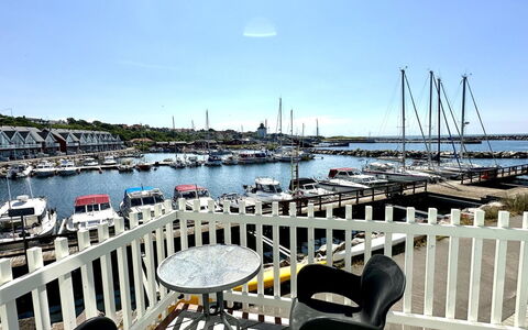 Otis - 10M from the Sea: Bygning, Hus, Boligområde, Hjem, Busk, Tag, Sommerhus, Estate, Have
