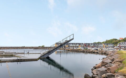 Otis - 10M from the Sea: Bygning, Hus, Boligområde, Hjem, Busk, Tag, Sommerhus, Estate, Have