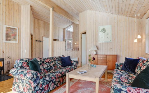 Sakarias - 800M from the Sea: Tag, Hus, Land Lot, Hjem, Sommerhus, Estate, Garden Bygninger, Skygge, Bjælkehytte, Landscaping