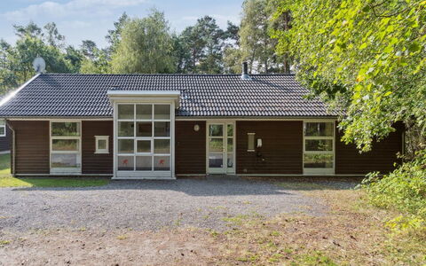 Dorit - 600M from the Sea: Træ, Hus, Sommerhus, Hjem, Tag, Landdistrikt, Sidespor, Bjælkehytte, Garden Bygninger, Hårdttræ