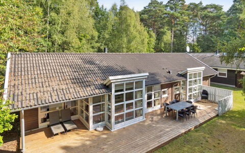 Dorit - 600M from the Sea: Træ, Hus, Sommerhus, Hjem, Tag, Landdistrikt, Sidespor, Bjælkehytte, Garden Bygninger, Hårdttræ