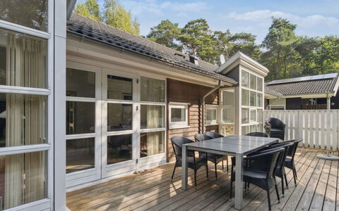 Dorit - 600M from the Sea: Træ, Hus, Sommerhus, Hjem, Tag, Landdistrikt, Sidespor, Bjælkehytte, Garden Bygninger, Hårdttræ