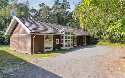 Dorit - 600M from the Sea: Træ, Hus, Sommerhus, Hjem, Tag, Landdistrikt, Sidespor, Bjælkehytte, Garden Bygninger, Hårdttræ
