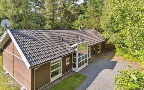 Dorit - 600M from the Sea: Træ, Hus, Sommerhus, Hjem, Tag, Landdistrikt, Sidespor, Bjælkehytte, Garden Bygninger, Hårdttræ