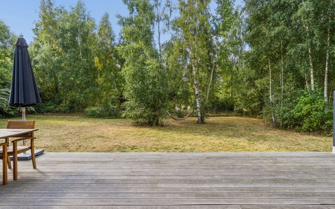 Ellin - 800M from the Sea: Træ, Tag, Arkitektur, Hjem, Hus, Sommerhus, Sidespor, Hårdttræ, Hældning, Estate