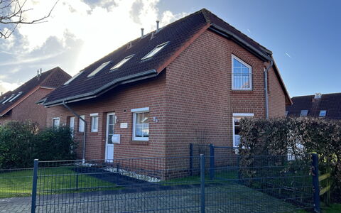 Siegerland: Himmel, Plante, Sky, Bygning, Vindue, Arkitektur, Land Lot, Sommerhus, Træ, Hus