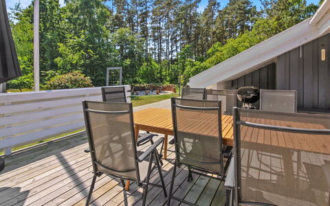 Nikoletta - 250M from the Sea: Træ, Veranda, Dæk, Udendørs Møbler, Kompositmateriale, Hårdttræ, Stol, Skygge, Trægulve, Planke