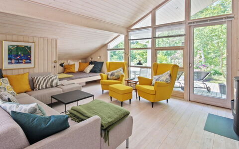 Nikoletta - 250M from the Sea: Indretning, Møbel, Couch, Træ, Loft, Stue, Gulvbelægning, Værelse, Etage