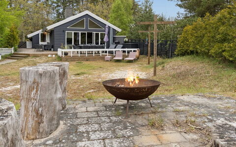 Margarethe - 250M from the Sea: Træ, Sommerhus, Hjem, Tag, Møbel, Land Lot, Udendørs Møbler, Hårdttræ, Have, Backyard