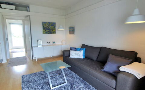 Magnus - 6Km from the Sea: Boligområde, Tag, Forstad, Indkørsel, Estate, Skorsten