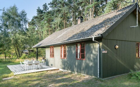 Chenoa - 200M from the Sea: Træ, Hus, Sommerhus, Hjem, Tag, Landdistrikt, Sidespor, Bjælkehytte, Garden Bygninger, Hårdttræ