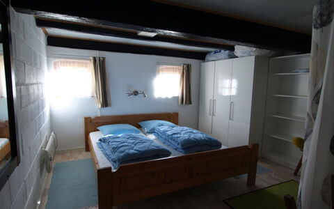Annamia - 250M from the Sea: Møbel, Træ, Etage, Gulvbelægning, Indretning, Seng, Soveværelse, Loft, Værelse, Bed Frame