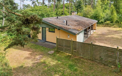 Henri - 800M from the Sea: Tag, Hus, Boligområde, Hjem, Estate, Sommerhus, Design