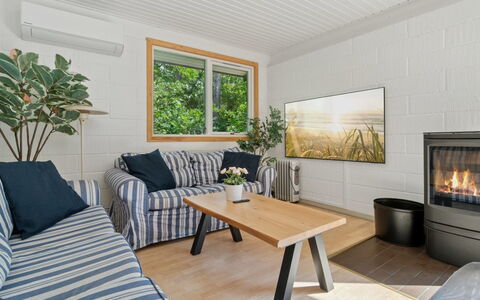Henri - 800M from the Sea: Tag, Hus, Boligområde, Hjem, Estate, Sommerhus, Design