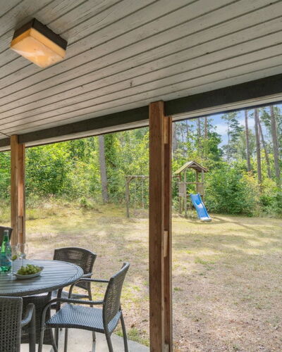 Henri - 800M from the Sea