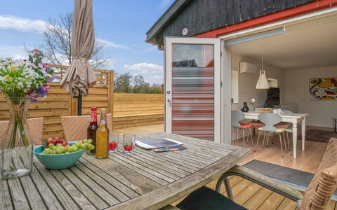 Kiana - 250M from the Sea: Træ, Hus, Sommerhus, Hjem, Tag, Landdistrikt, Sidespor, Bjælkehytte, Garden Bygninger, Hårdttræ