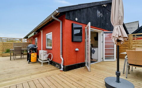 Kiana - 250M from the Sea: Hus, Hjem, Tag, Sommerhus, Busk, Sidespor, Dør, Have, Stuehus