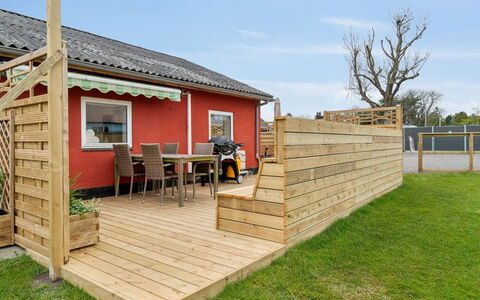 Kiana - 250M from the Sea: Træ, Hus, Sommerhus, Hjem, Tag, Landdistrikt, Sidespor, Bjælkehytte, Garden Bygninger, Hårdttræ