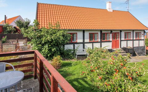 Melusine - 200M from the Sea: Hus, Hjem, Tag, Sommerhus, Busk, Sidespor, Dør, Have, Stuehus