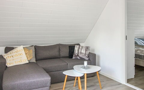 Rask - 3Km from the Sea: Træ, Hus, Sommerhus, Hjem, Tag, Landdistrikt, Sidespor, Bjælkehytte, Garden Bygninger, Hårdttræ