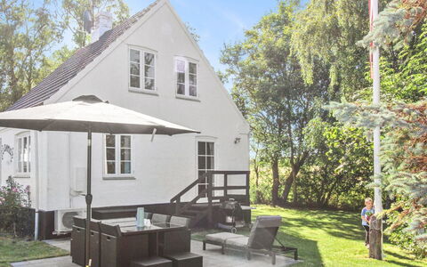 Rask - 3Km from the Sea: Træ, Hus, Sommerhus, Hjem, Tag, Landdistrikt, Sidespor, Bjælkehytte, Garden Bygninger, Hårdttræ