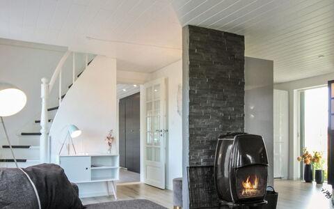 Rask - 3Km from the Sea: Træ, Hus, Sommerhus, Hjem, Tag, Landdistrikt, Sidespor, Bjælkehytte, Garden Bygninger, Hårdttræ