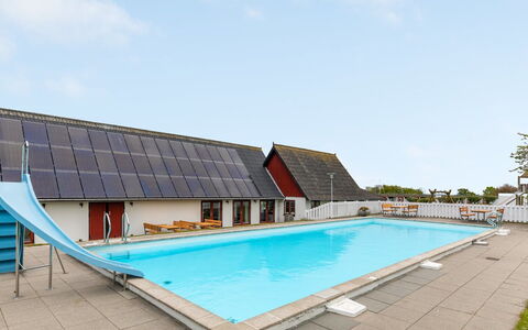 Majvi - 300M from the Sea: Træ, Tag, Arkitektur, Hjem, Hus, Sommerhus, Sidespor, Hårdttræ, Hældning, Estate