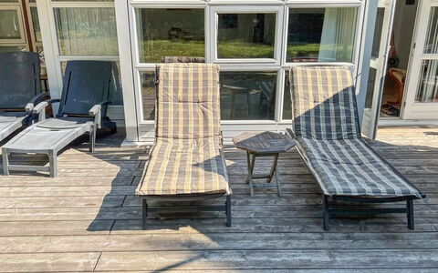 Axel - 1.2Km from the Sea: Bygning, Hus, Boligområde, Hjem, Busk, Tag, Sommerhus, Estate, Have