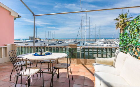 San Vincenzo 644: Sky, Himmel, Møbel, Bord, Stol, Udendørs Møbler, Vandfartøjer, Skygge, Fritid, Træ