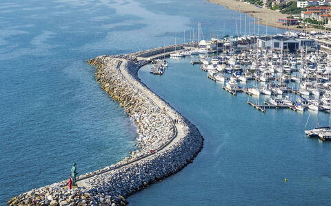 San Vincenzo 644: Vand, Vandressourcer, Båd, Azure, Vandfartøjer, Coastal Og Oceaniske Landskabsformer, Krop Af Vand, Bygning, Køretøj, Vandvej