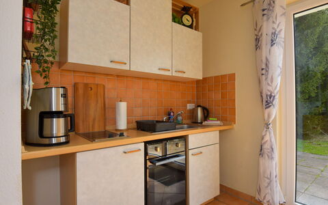 Konrad: Køkkenvask, Ejendom, Cabinetry, Countertop, Køkken Apparat, Håndvask, Bygning, Køkken, Komfur, Træ