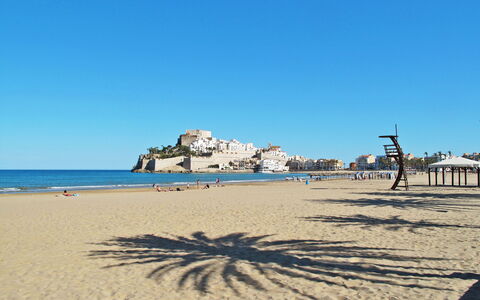 Peñiscola 632: Himmel, Vand, Strand, Coastal Og Oceaniske Landskabsformer, Træ, Gadebelysning, Arecales, Landskab, Horisont