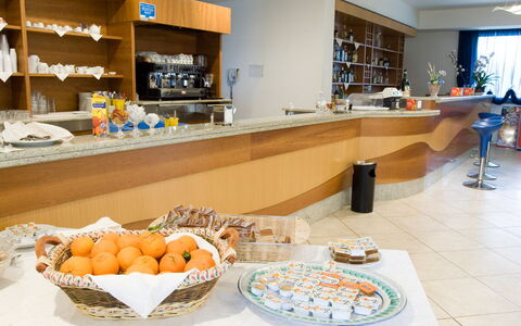 Baraka Apartments: Mad, Bordservice, Bygning, Køkken, Indretning, Countertop, Fad, Ingrediens, Tallerkner