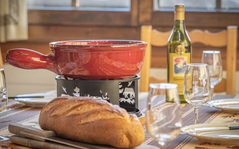 Le Sorbier: Mad, Bordservice, Bord, Flaske, Plade, Ingrediens, Drinkware, Tallerkner, Serveware