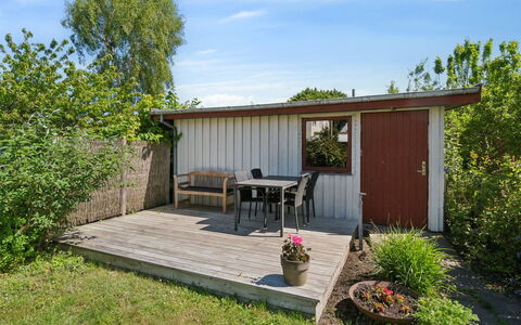 Detlef - 200M from the Sea: Træ, Hus, Sommerhus, Hjem, Tag, Landdistrikt, Sidespor, Bjælkehytte, Garden Bygninger, Hårdttræ
