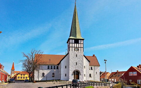 Detlef - 200M from the Sea: Træ, Hus, Sommerhus, Hjem, Tag, Landdistrikt, Sidespor, Bjælkehytte, Garden Bygninger, Hårdttræ