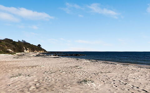 Detlef - 200M from the Sea: Træ, Hus, Sommerhus, Hjem, Tag, Landdistrikt, Sidespor, Bjælkehytte, Garden Bygninger, Hårdttræ