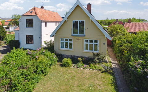 Detlef - 200M from the Sea: Træ, Hus, Sommerhus, Hjem, Tag, Landdistrikt, Sidespor, Bjælkehytte, Garden Bygninger, Hårdttræ