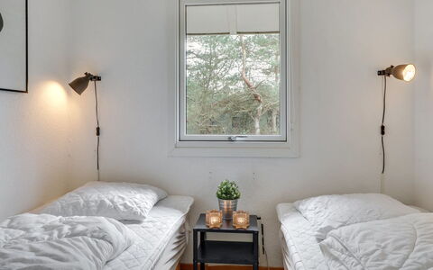 Essi - 300M from the Sea: Væg, Indretning, Soveværelse, Loft, Etage, Gulvbelægning, Seng, Bed Frame, Sengetøj, Værelse