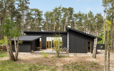 Nuka - 800M from the Sea: Græs, Hus, Tag, Hjem, Sommerhus, Busk, Land Lot, Landdistrikt, Stuehus, Bunddække